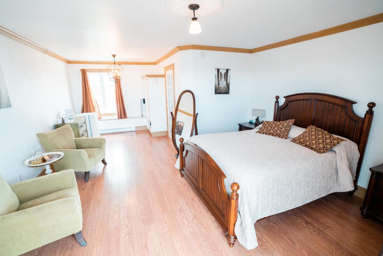 Auberge Du Vieux Faubourg Sainte Anne-des-Chênes Exteriör bild