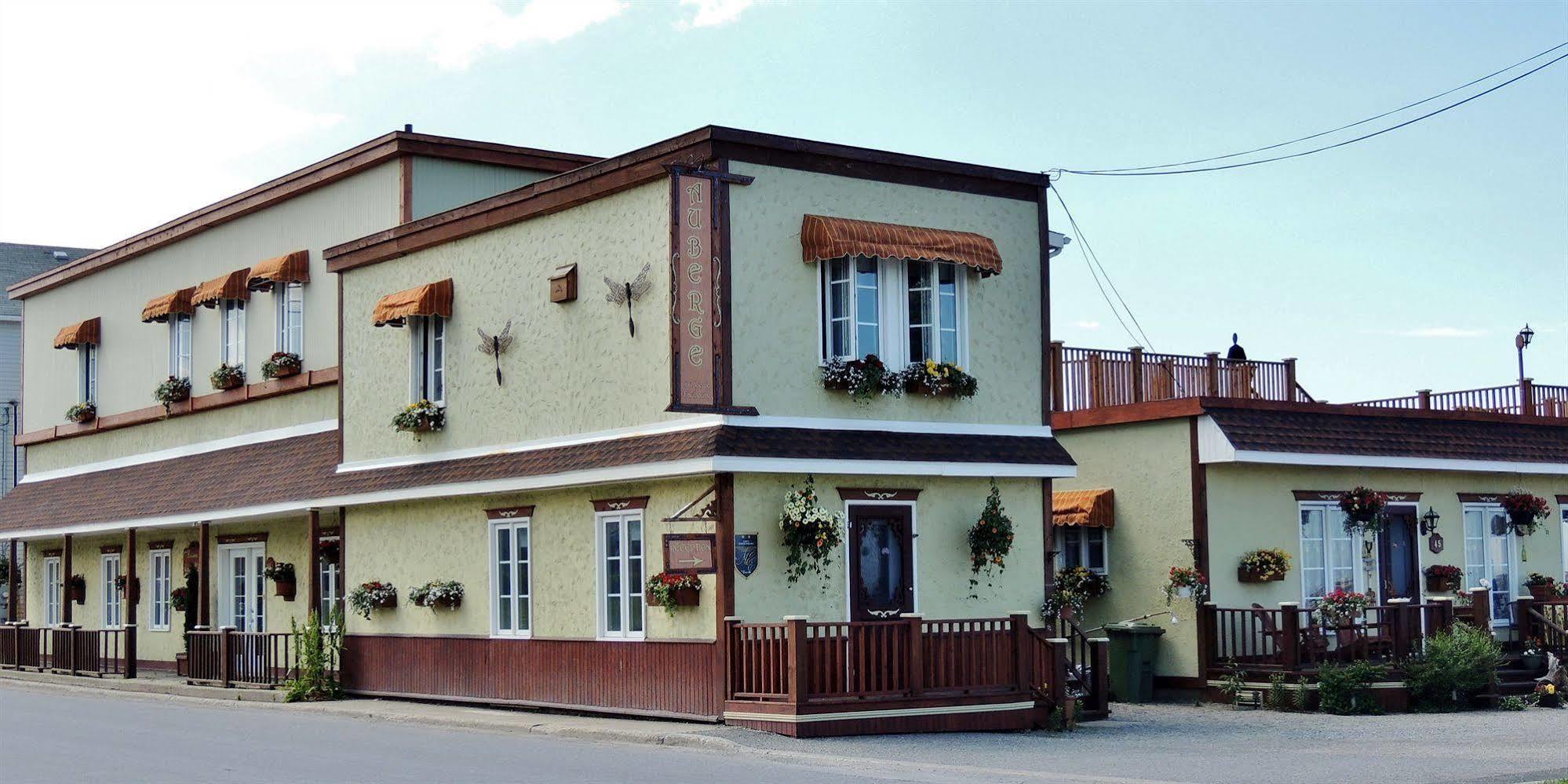 Auberge Du Vieux Faubourg Sainte Anne-des-Chênes Exteriör bild